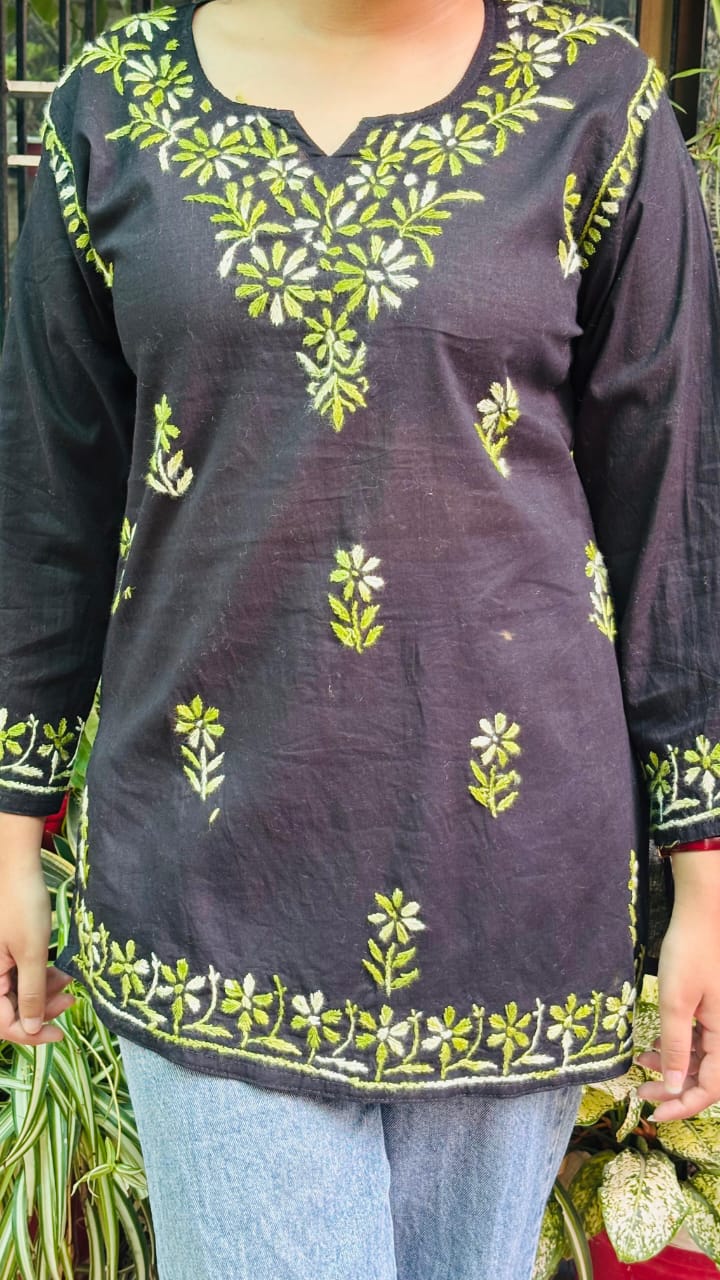 Meadow embroidery Black and Green Short top