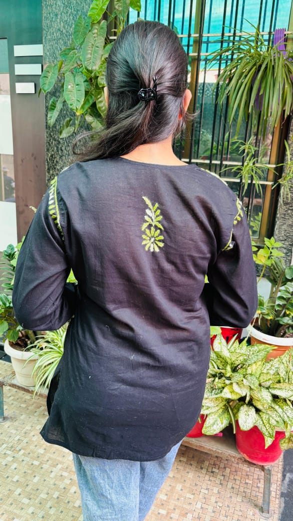 Meadow embroidery Black and Green Short top