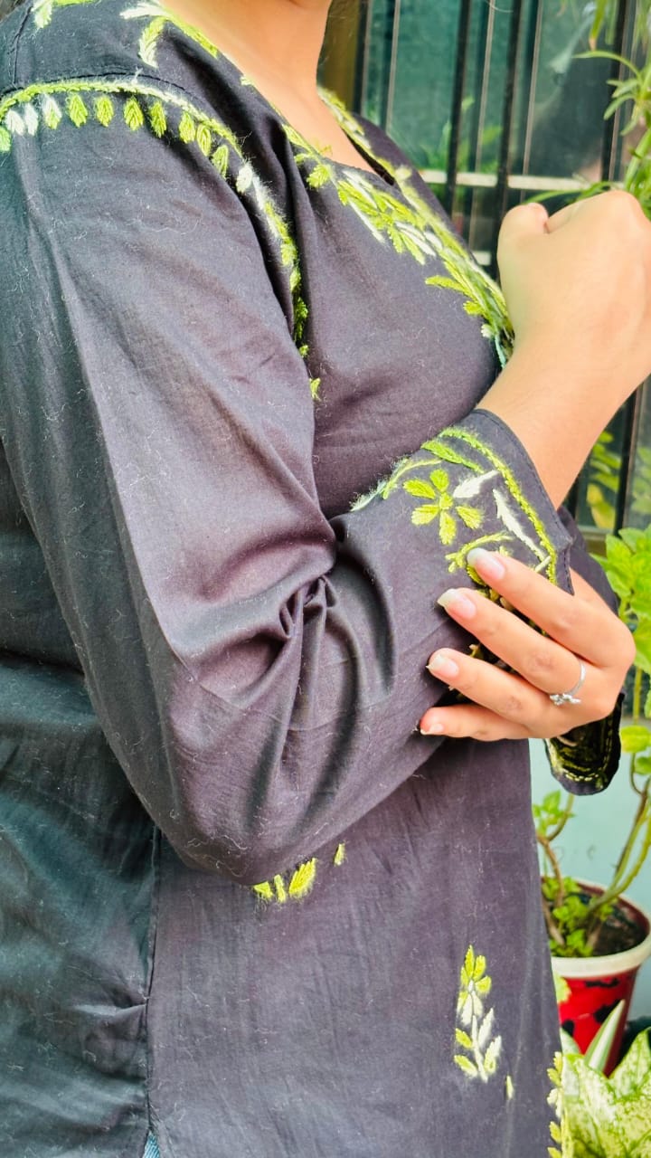 Meadow embroidery Black and Green Short top